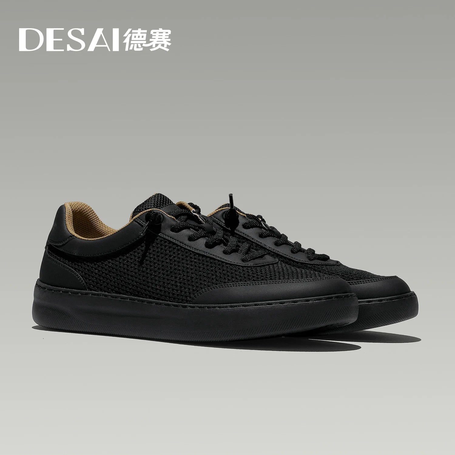 DESAI Breathable casual plimsolls for men; slip-on shoes with soft soles for commuting; white shoes.