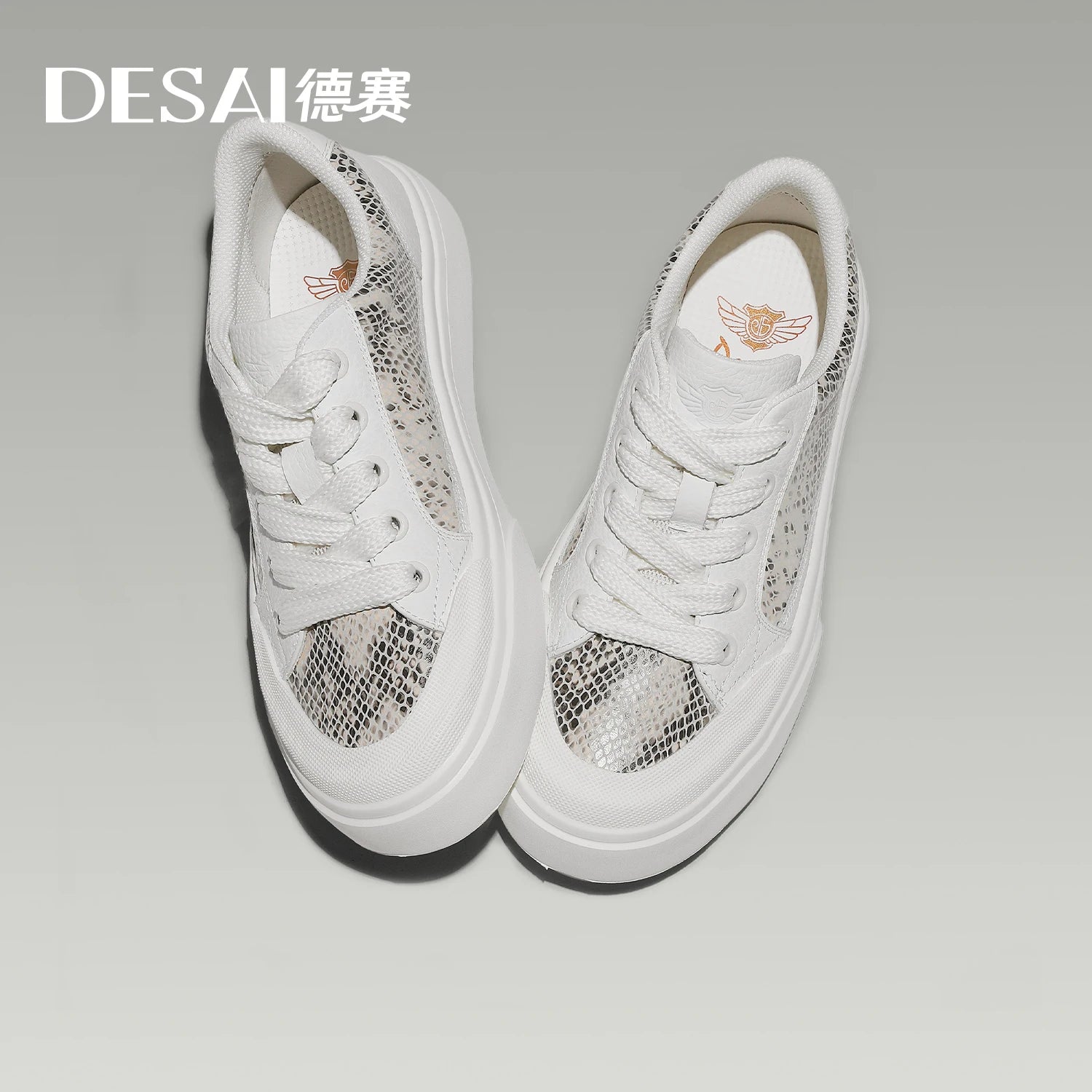 DESAI Leather lightweight casual shoes for men; breathable white shoes